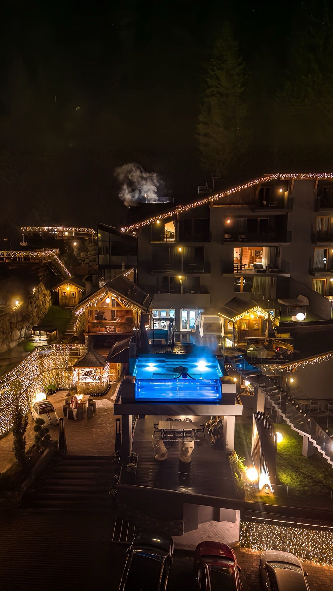 Enjoying an aperitif in the incredible @chalet_al_foss heated main pool, located in the Italian Alps with a breathtaking view 🤍

What trip did you enjoy the most in 2023? 🥰

📍 Italy 🇮🇹 
 @chalet_al_foss 

#luxurytravel #italian #italytravel #chaletalfoss