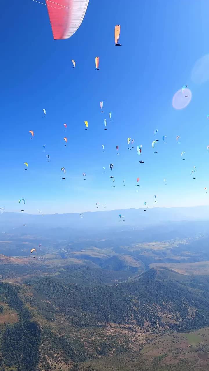 Paragliding Adventure in Valle de Bravo, Mexico