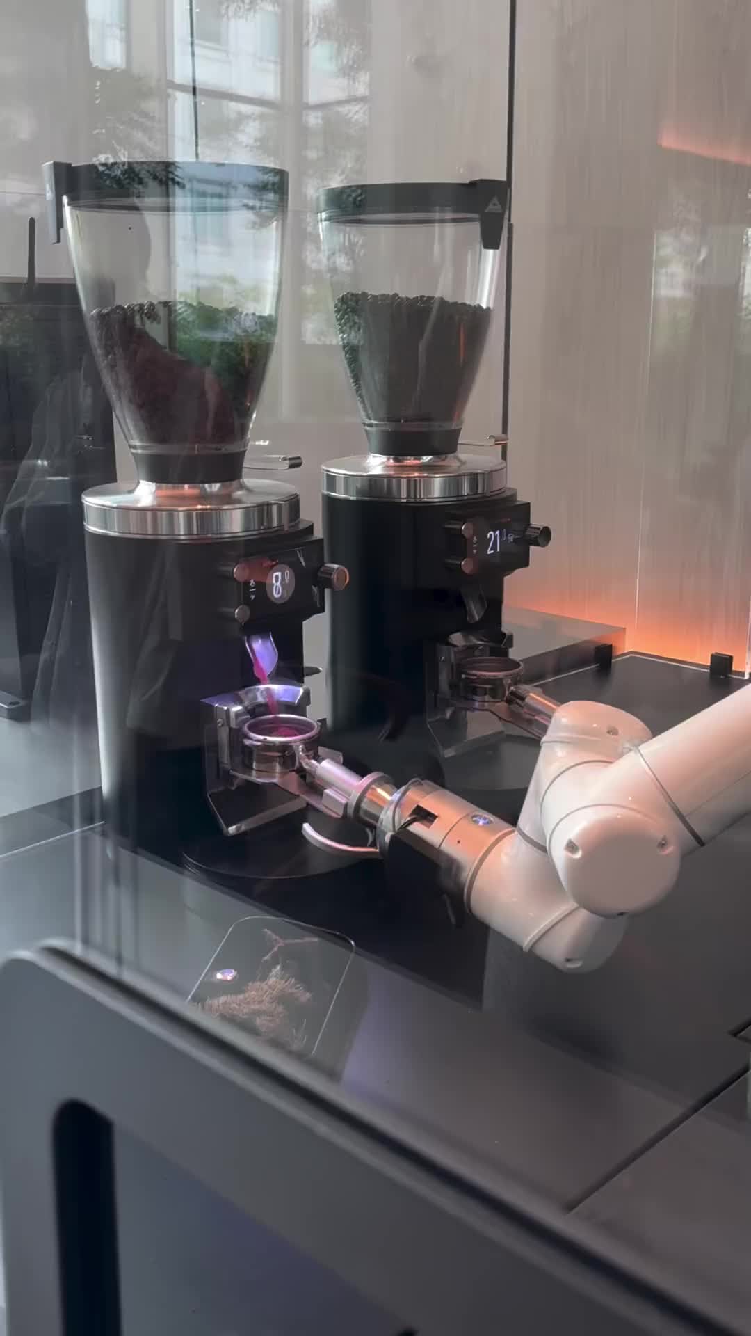 Robot Makes Perfect Cappuccino at COMO Hotel Singapore