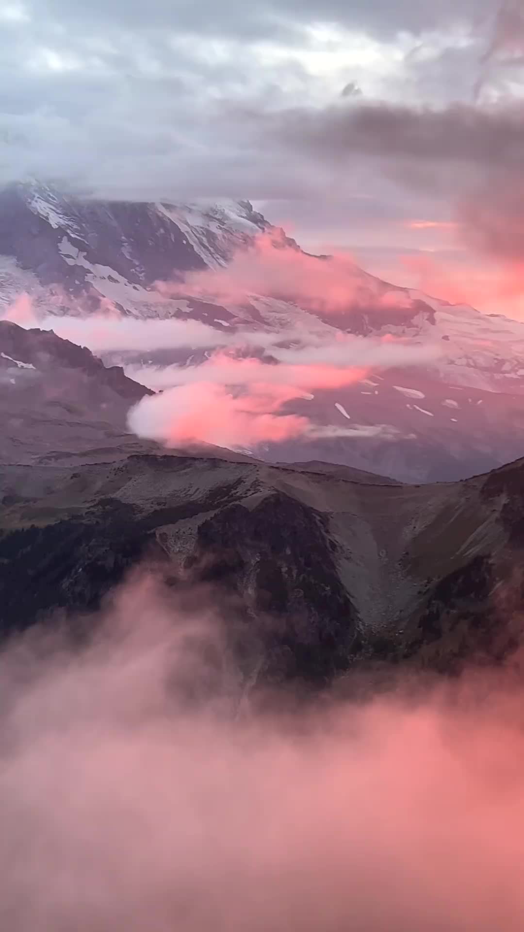 Discover the Beauty of a Sunset in the Mountains