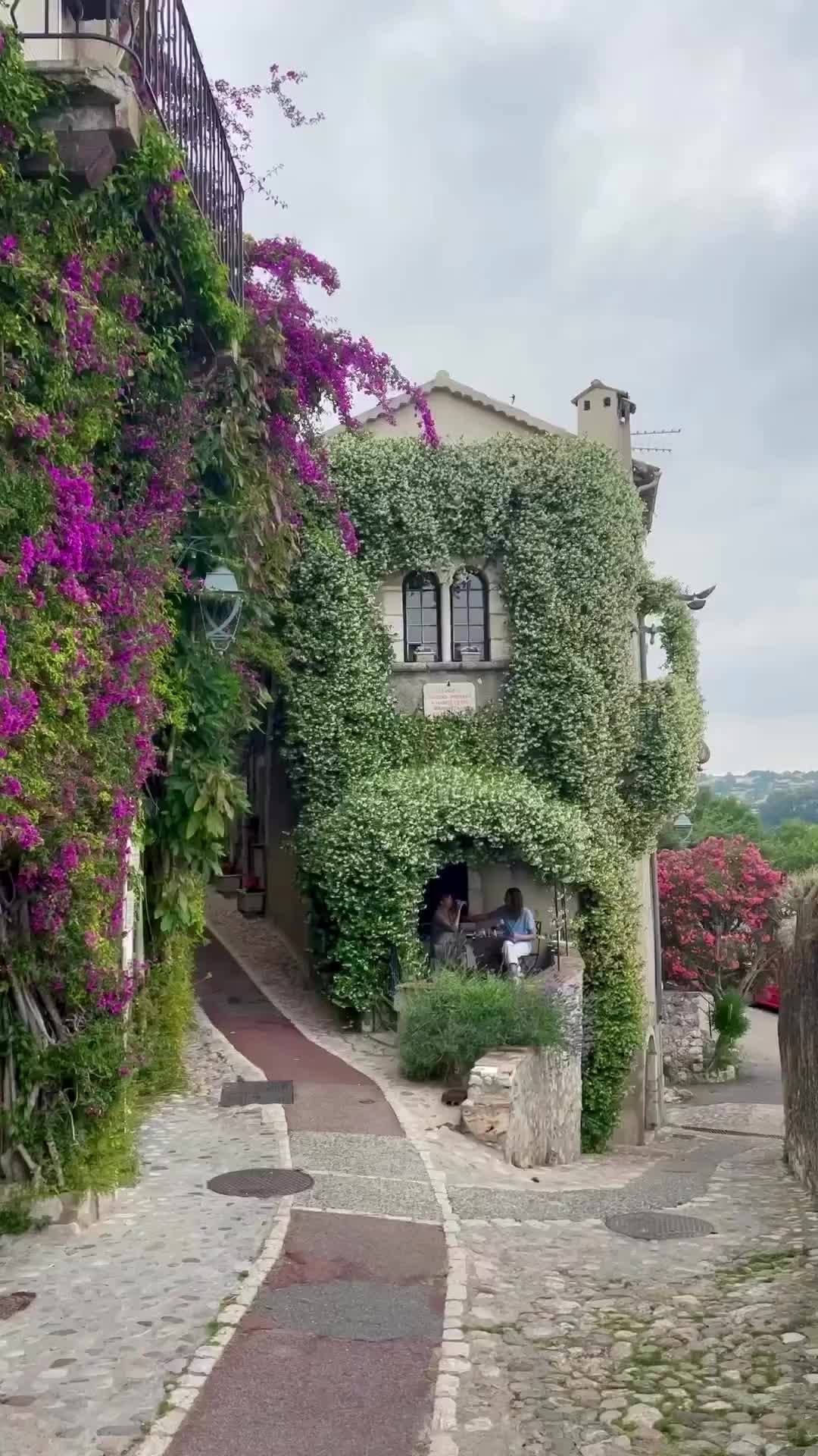 Who would love to sit here? 😊🇫🇷

📍Saint-Paul-de-Vence, France 

#saintpauldevence #cotedazur #cotedazurfrance #frenchriviera #southoffrance #suddelafrance #france #visitfrance #francia #map_of_europe #francetourisme #beautifuldestinations #frança #hello_france