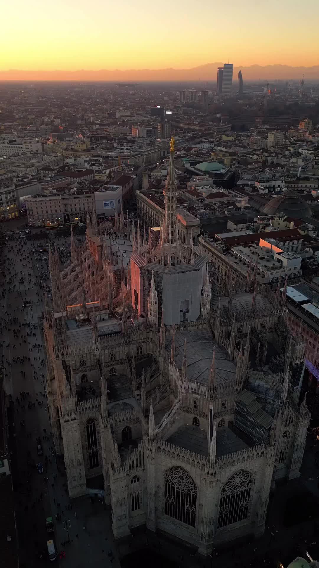 Explore the Majestic Milan Cathedral at Sunset