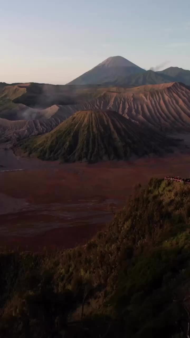 Discover Bromo Mountain: Java's Must-See Volcano 🌋