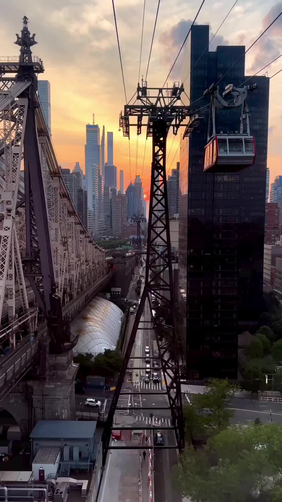 🗽  The Roosevelt Island Tramway is an aerial cable car that connects Manhattan with Roosevelt Island. 🚠
The cable car opened in 1976 and was the first passenger cable car in the USA.🚡
Since 1976, the cable car has carried more than 26 million people. 
The tram basically consists of 2 cars that run back and forth in parallel and meet halfway between Manhattan and Roosevelt Island! 🏙✨

✧ 
📸 Credit to ⋮ @ainhoa_martin_ @newyork.by.us                         
✧
✧
✈  Mark your photo with tag @visit.newyork and we’ll post it! 
‎‎
‎‎‎
‎‎

‎
‎
‎
‎
#newyork #America #ny #nyc #newyorkcity #newyorker #street #usa #ilovenyc #manhattan #brooklyn #newyorkphoto #newyorkcitylife #ilovenewyork #photo #newyorkfashionweek #newyork_ig #newyorkstateofmind #newyork_instagram #travelnyc #empirestatebuilding #newyorklife #newyorkphotographer #photoftheday #newyorkstate #visitnewyork #travel #newyorkyankees #newyorktimes #instanyc