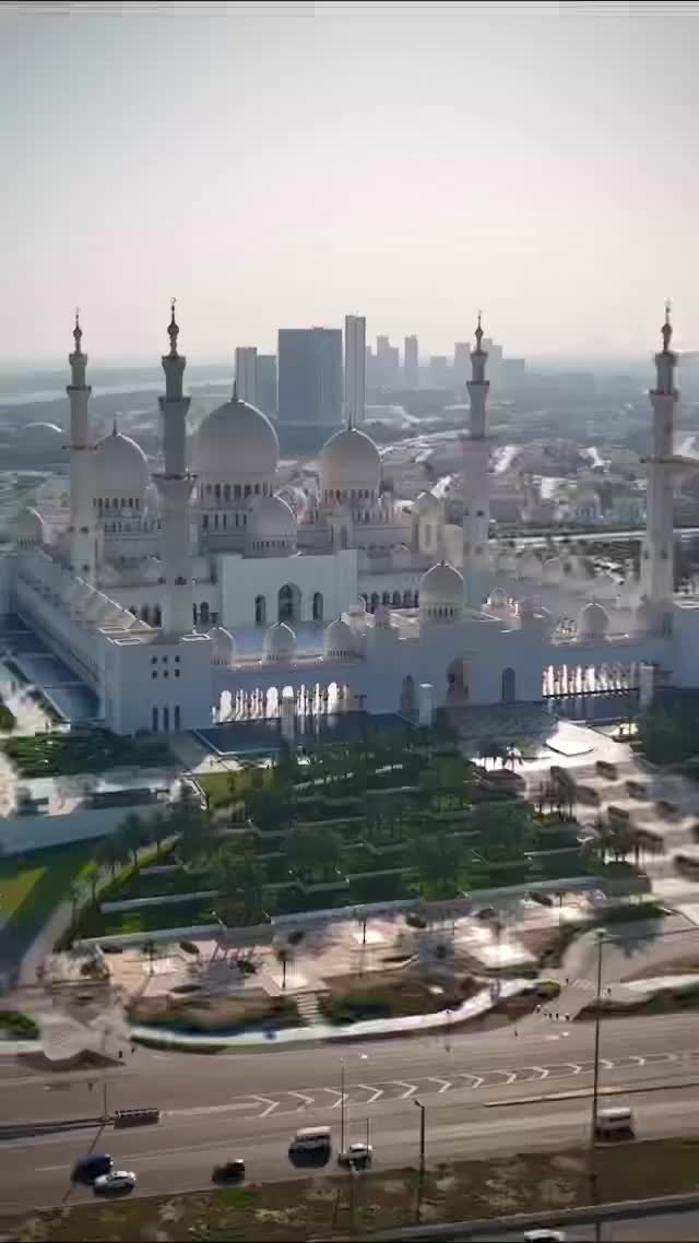 Discover the Majestic Sheikh Zayed Grand Mosque