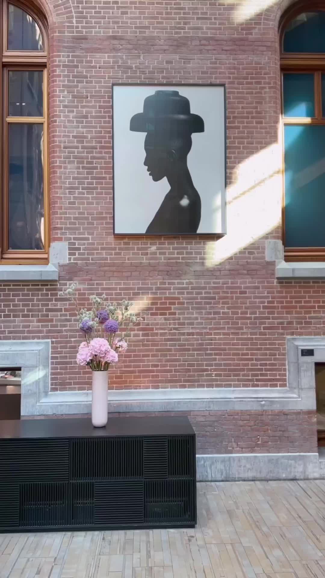 Conservatorium em #Amsterdam é um dos hotéis mais lindos e impressionantes que já visitei. O hotel ocupa um edifício histórico revitalizado onde já funcionou um banco e um conservatório de música, localizado a poucos metros dos principais museus da cidade. Os quartos são modernos e de extremo bom gosto, e o restaurante japonês vale um jantar prolongado. O serviço como um todo, impecável, é digno dos melhores hotéis do mundo. Sem esquecer do spa com sua grande piscina aquecida. Luxo.

@conservatoriumhotel @thesetcollectionofficial #50BestHotels #Hotel #BestHotels