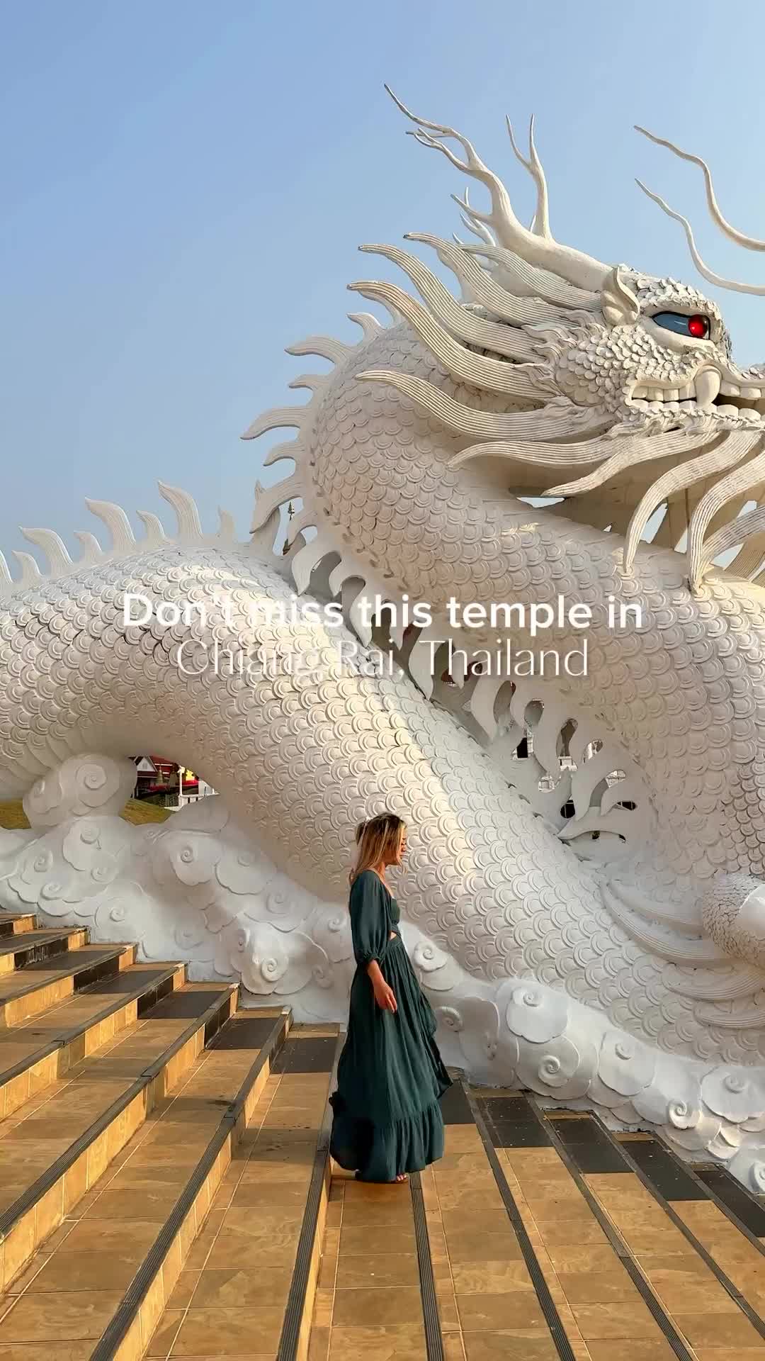 The Unique White Temple of Chiang Rai 🐉