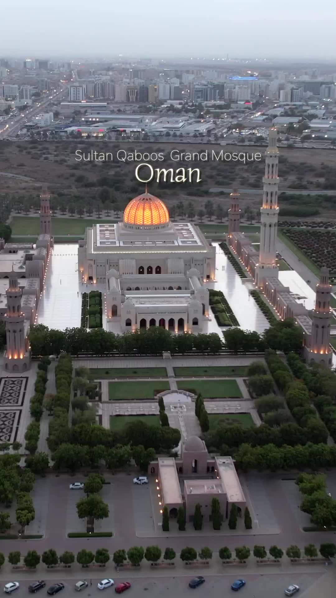 Discover the Majestic Sultan Qaboos Grand Mosque