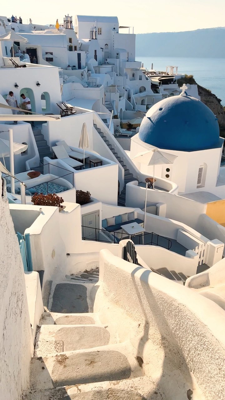 Exploring the Beautiful Island of Santorini