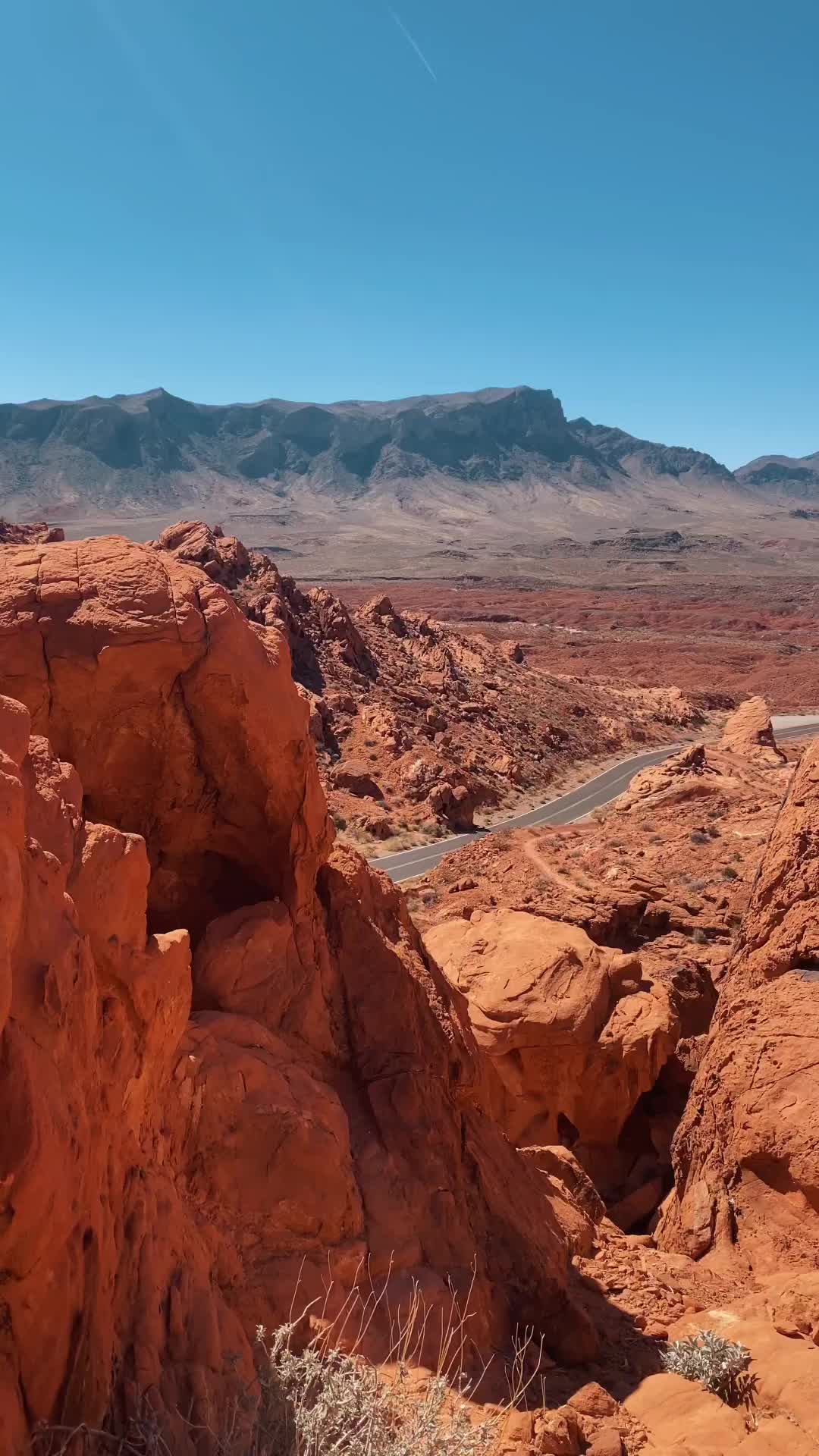 Explore Valley of Fire: Stunning Desert Landscapes