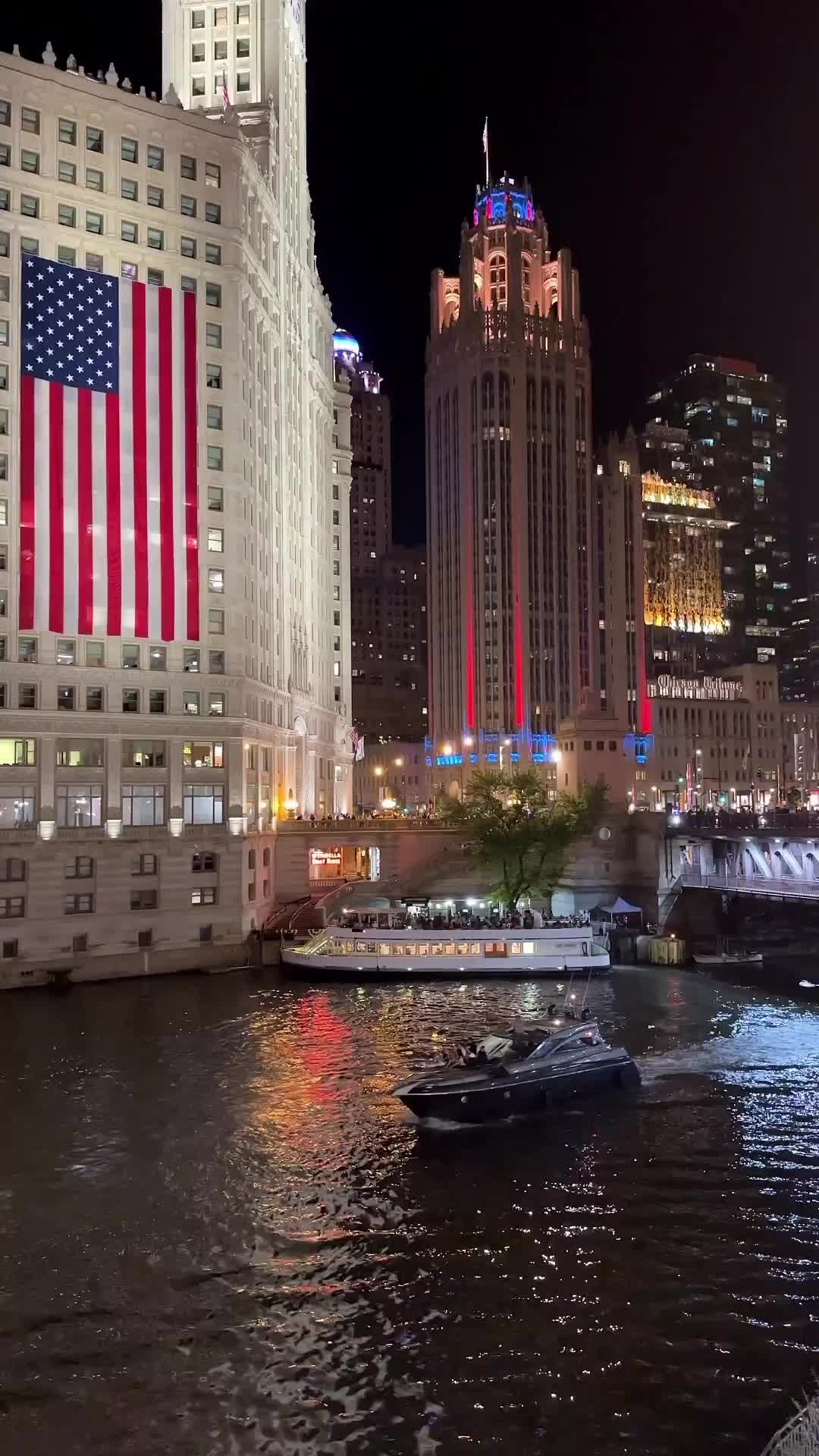 ‘Cause you’re a sky, you’re a sky full of stars ❤️🇺🇸

Chicago Riverwalk, 4th of July ❤️🤍💙

📍The Wrigley Building, Michigan Ave on a beautiful summer night 🌃🇺🇸

➡️ @tatiana.pesotskaya
.
.
.
.
#reelsinstagram #reels #chicago #downtown  #chicagodowntown