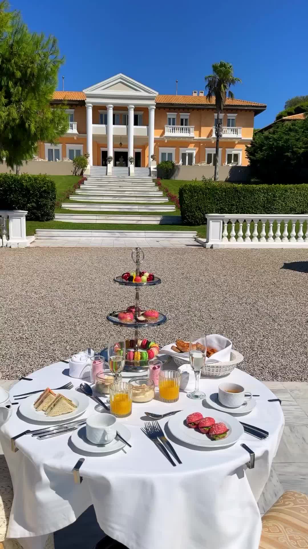 Imagine having a breakfast here
 @grecotelmandolarosa 

.
.
.
#grecotelmandolarosa #grecotel #bestgreekhotels #hotelsandresorts #beautifulhotels #uniquehotels #onlyforluxury #luxury #luxuryhomes #luxurious #hotels #eathpix