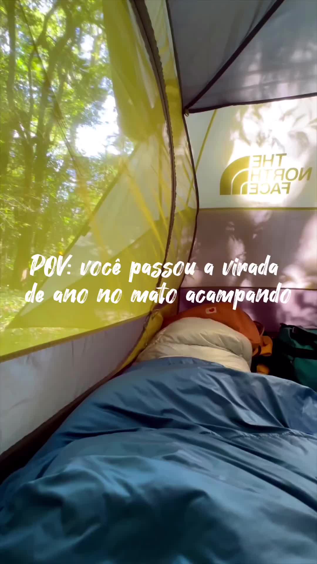 5 benefícios de acampar:
🏕️ contato com a natureza: nem precisa falar né? Mas este contato é precioso e gera sentimento de pertencimento e existencialismo. Além de proporcionar desacelero nos hormônios de estresse. 
🏕️ desenvolvimento de autonomia: você tem que se “virar”, e a depender da estrutura que se tem ou não, a autonomia é desenvolvida ao ter que gerar soluções, seja para dormir, para fazer comida, para se organizar. 
🏕️ sair da zona de conforto: isso faz com que você tenha outras perspectivas e nova visão de mundo. 
🏕️ autoconhecimento com a introspecção: o silêncio e a calmaria promovem isto. E a probabilidade de se voltar pra dentro gera entendimento sobre si mesma. 
🏕️ bem-estar físico e mental: você fica mais relax, em estado de descanso (acredite). A mente fica mais criativa e um sentimento pleno vem preenchendo tudo. 

E como é sua experiência? 

Equipos (cadeiras, mesa, rede): @portablestyle.brasil 
Vocês tem cupom com DAY10.