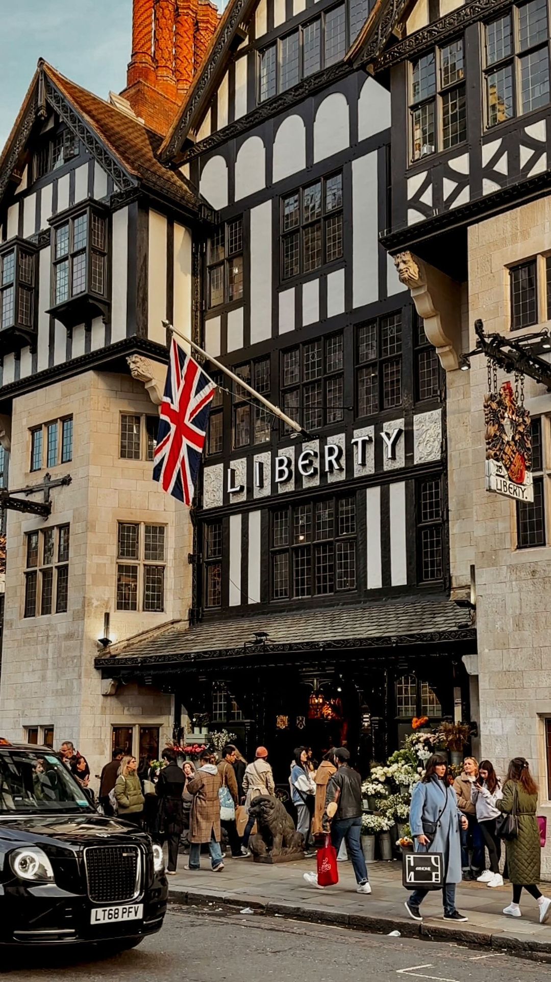 London on the move 🖤
Have a beautiful weekend everyone 🫶

@libertylondon 
📍 Liberty London, Regent Street, Carnaby, London

#london #londonlife #londonstreets #reels #londonreels