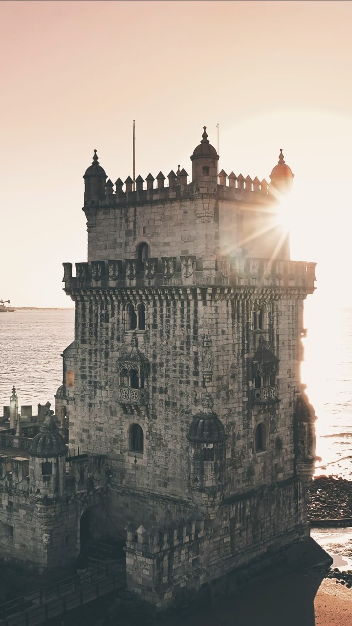 Quando catturi una luce pazzesca in un posto da favola 😍
#torredebelem #lisboa #vacation #beautifullight #dji #destination #belem #tower