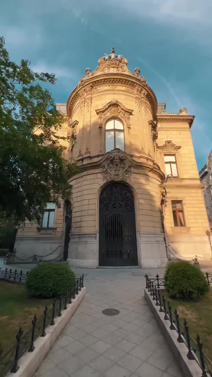 We just discovered this magical library in Budapest! 📚✨ 

The Metropolitan Ervin Szabó Library's is housed in the 19th-century neo-baroque Wenckheim Palace 😍

Definitely worth a visit when you are here! 

#World#Europe#Hungary#Budapest#City#Travel#Travelgram#Photography#Wanderlust#Visit#Explore#Reeloftheday#Instamood#Inspire#Traveldiaries#Library#Gay#Books#Booklover#Streetphotography#Travelblogger#Beautifulplaces#Instatravel#Holiday#Travelcouple#Love#Happiness#Reels