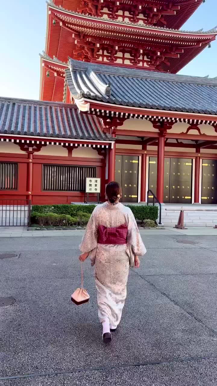 美しい浅草寺を散策 🇯🇵⛩️
⠀⠀⠀⠀⠀⠀⠀⠀⠀⠀⠀⠀
#sensoji #temple #asakusa #tokyo #japan #geisha #kimono #asia #travel