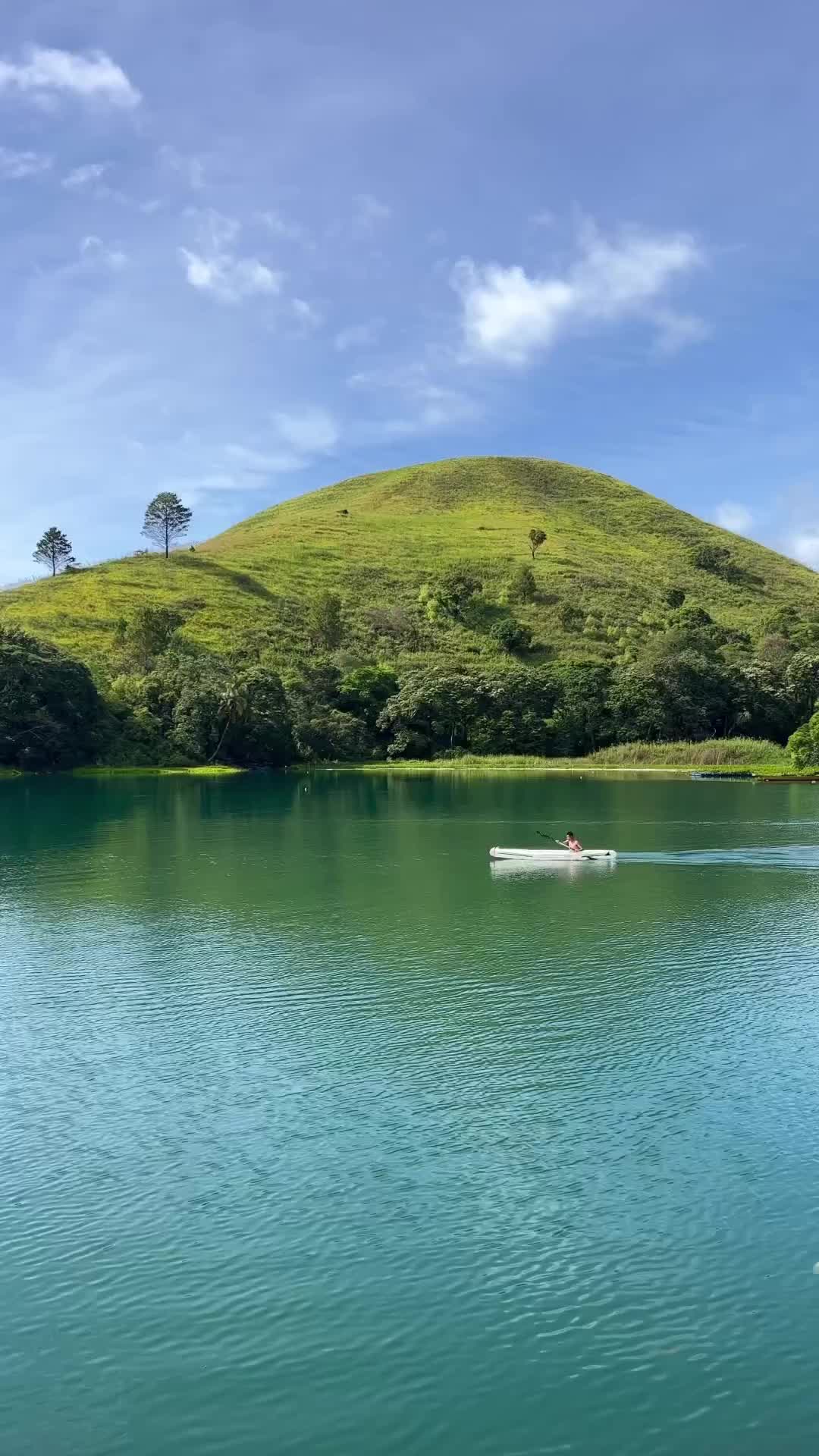 Jangan mati sebelum ke Danau Toba 🍃

Kalau kesini cobain main kayak ya! bisa pesan di @paepirafloatinghouse 

Trip Danau Toba DM @jonesdospy18 

#danautoba #travel #backpackerjomblo #tripdanautoba #indonesia