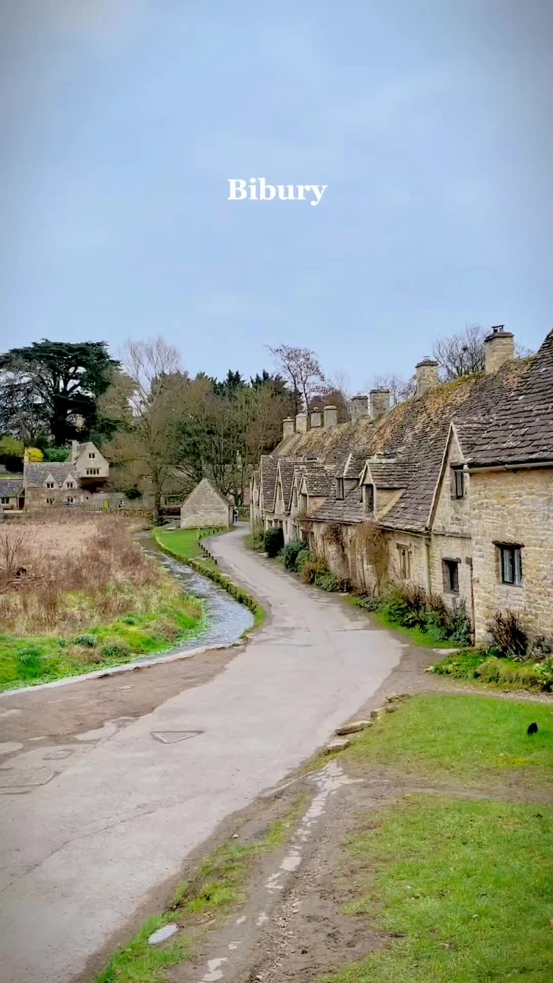 Discover Arlington Row: Iconic Cottages in Bibury