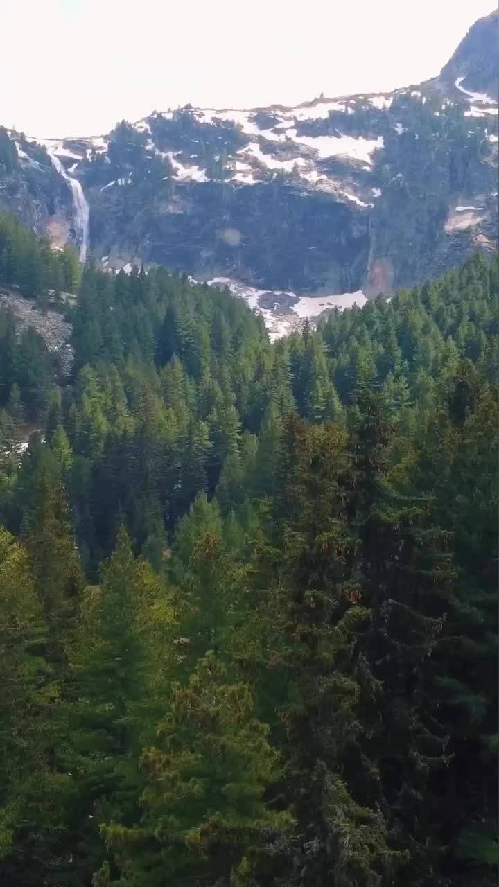 Discover Rilska Skakavitsa Waterfall in Bulgaria 🌲❄️