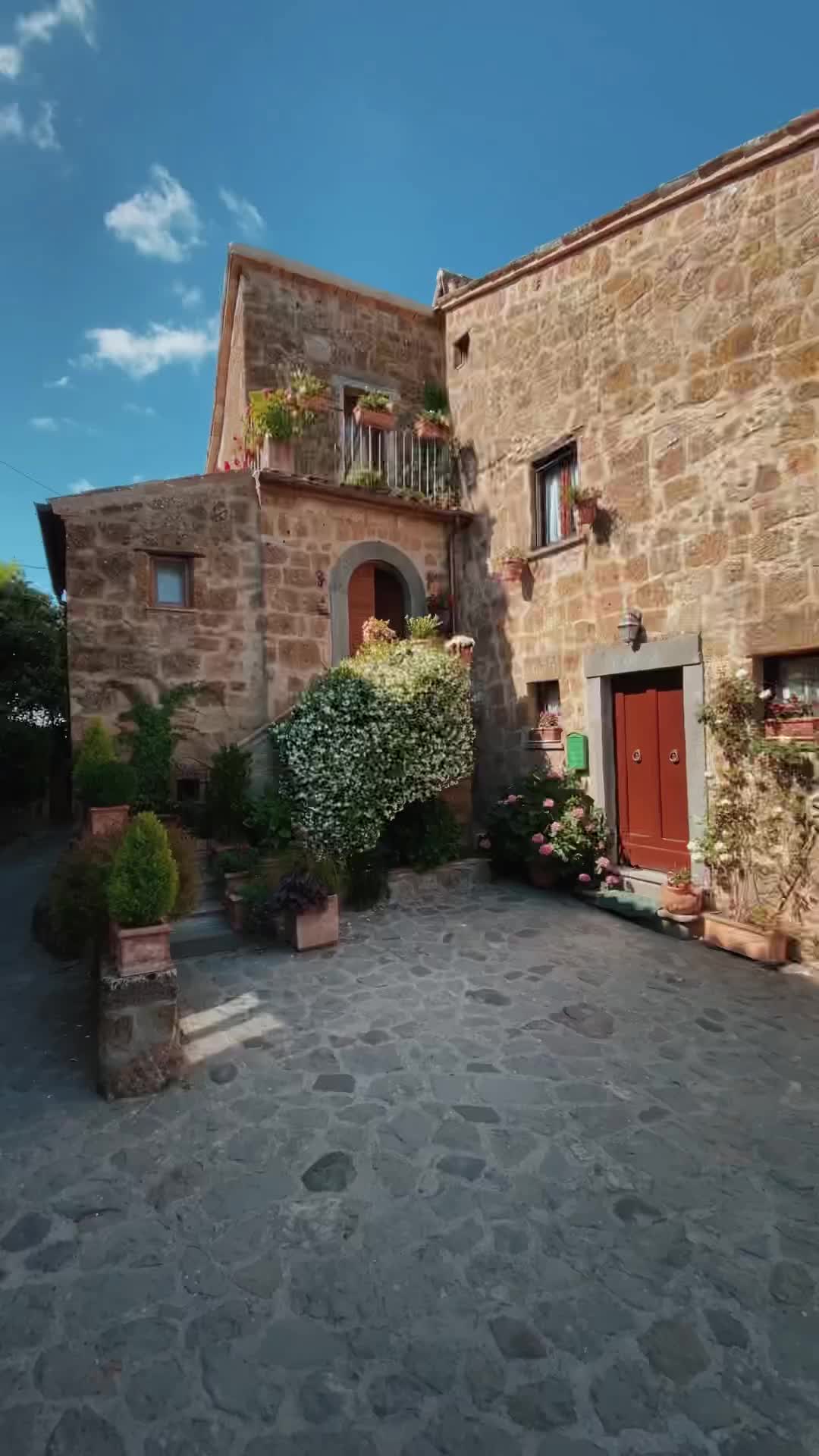 🇮🇹 Vibes in Historic Civita di Bagnoregio, Italy