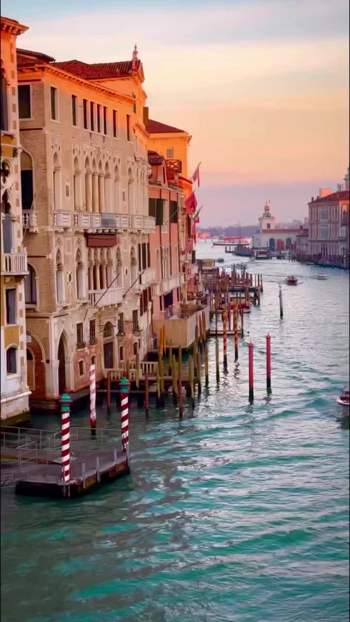 Sunset Gondola Ride in Venezia's Grand Canal