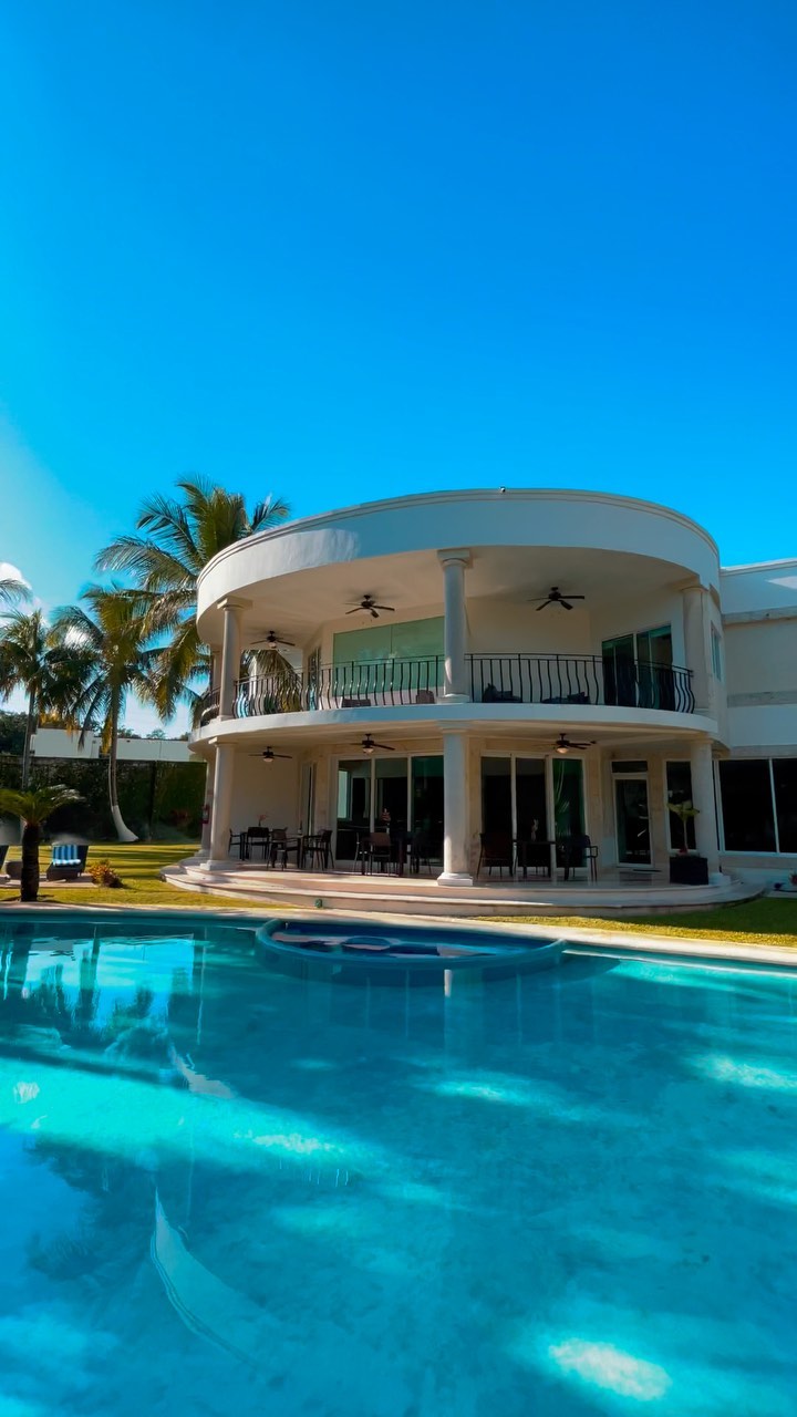 Found the coziest luxury private property in Mexico Cancun😍💙 TAG Someone you’d take here!
.
.
.
.
.
.
.
.
.
.
.
.
.
.
#mexico #cancunmexico #cancùn #mexicotravel #cancunsea #cancunvillarentals #villamexico #mexicovillas #realestatemexico #cancunbeach #luxuryvillas #btravelon #highendtravel #thenovogroup #privatevillas