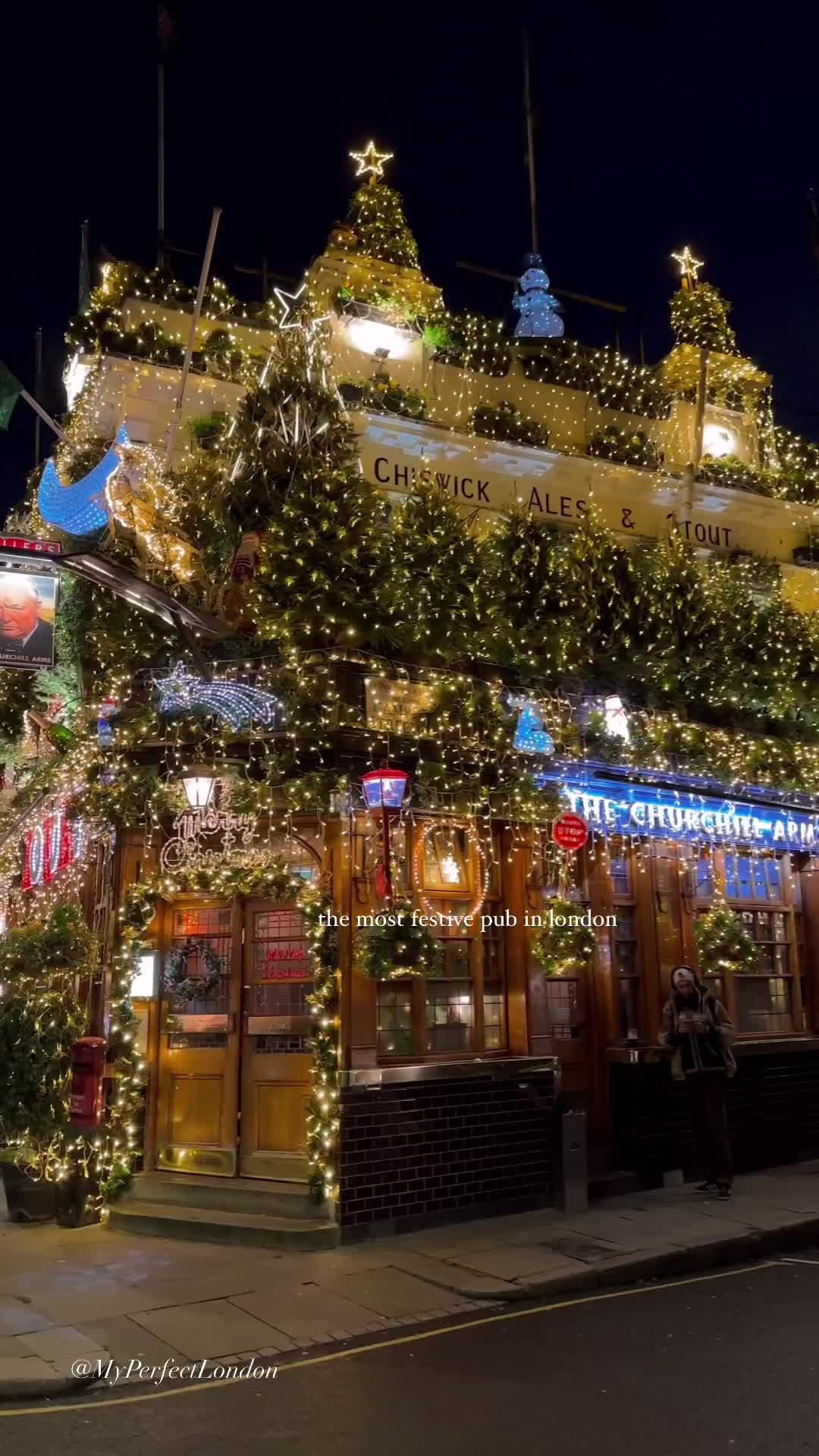 Discover the Festive Churchill Arms in London 🎄✨