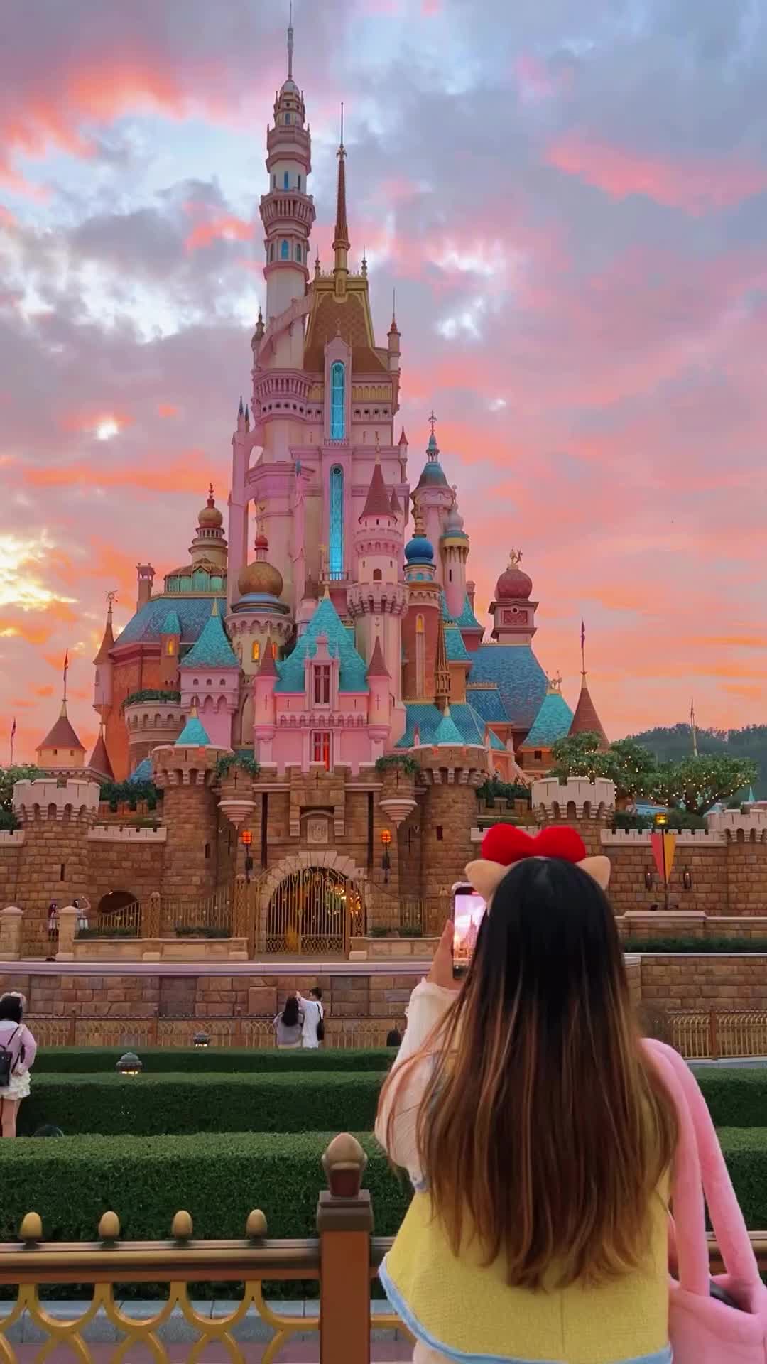 Magical Sunset at Hong Kong Disneyland | Travel Vlog