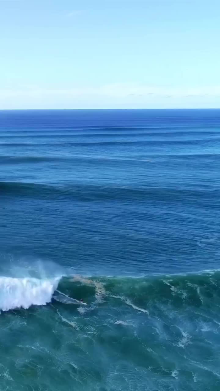 North Shore Swells at Pipeline - Captured in 4K