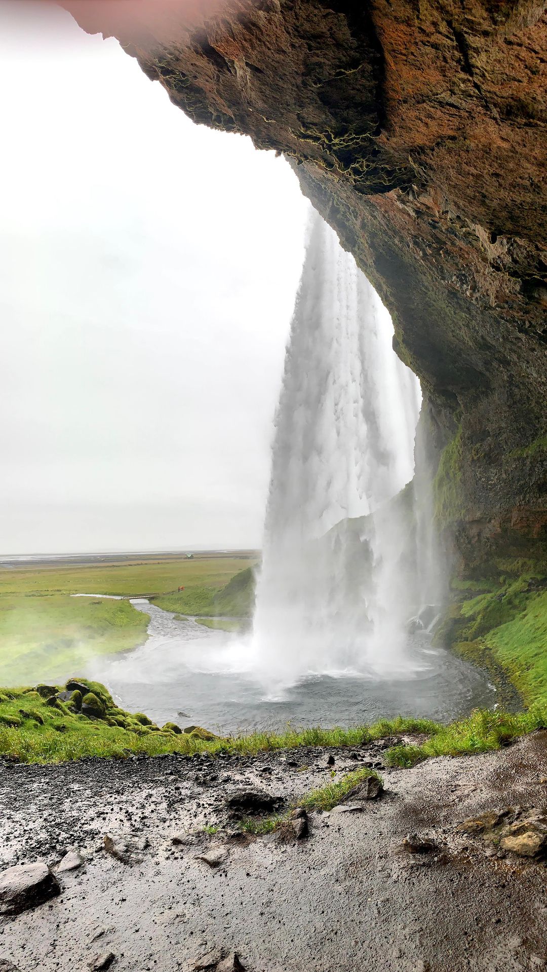 Ever been behind a waterfall? Save this post to visit this waterfall the next time you are in Iceland 🇮🇸 

📍Seljalandsfoss

#iceland #icelandtrip #icelandnature #icelandicnature #icelandtravel #chasingwaterfalls #seljalandsfoss #nature #naturephotography #natgeotravel #icelandphotography #icelandicadventure