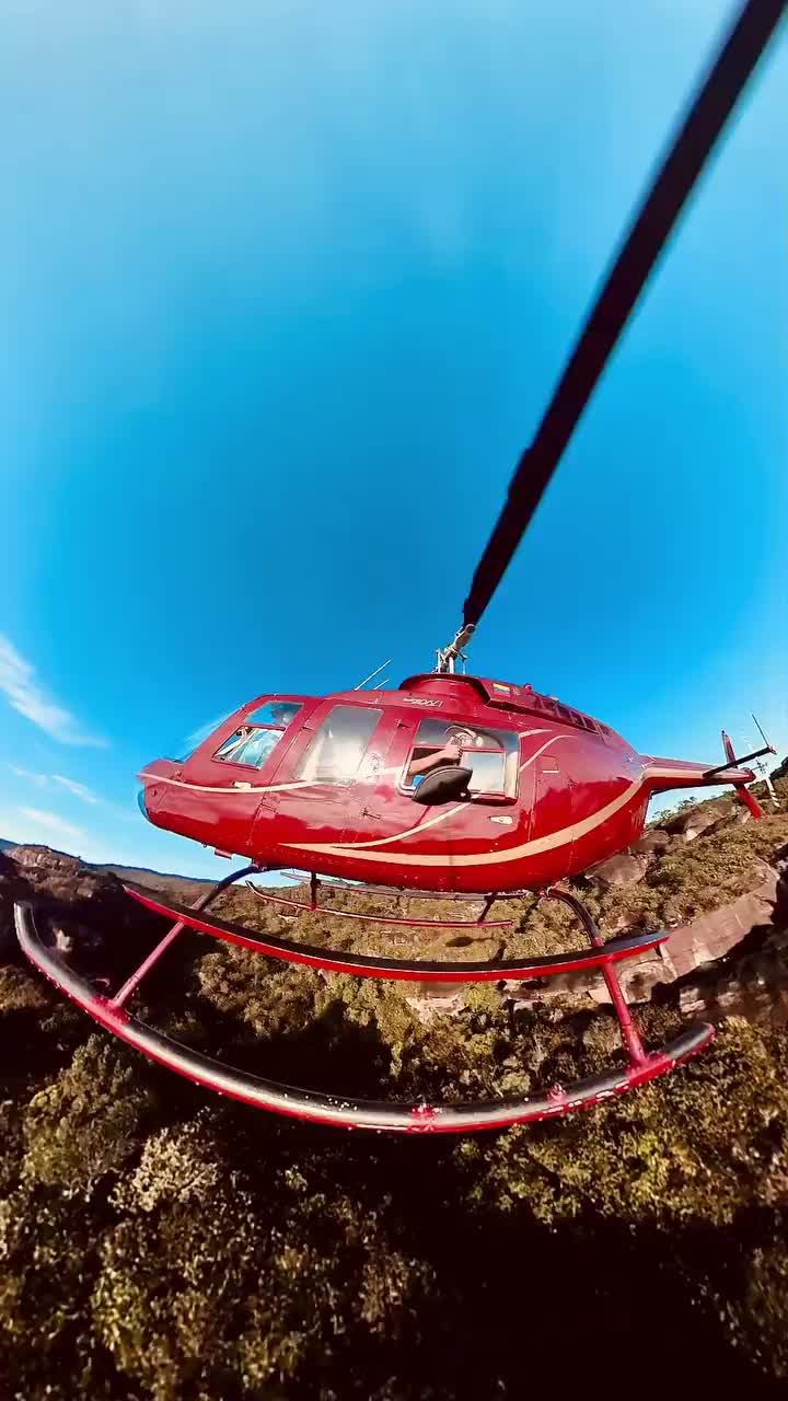 SALTO ÁNGEL VENEZUELA 🇻🇪 

Se los prometimos, acá tienen el vídeo 360 del helicóptero en el Salto Ángel.

Comparte este vídeo en tus historias para que llegue a MILLONES DE PERSONAS!!
.
.
.
#saltoangel #venezuela #angelfalls #doslocosdeviaje #helicoptero #canaima #viral #vzla #venezuela🇻🇪 #travel