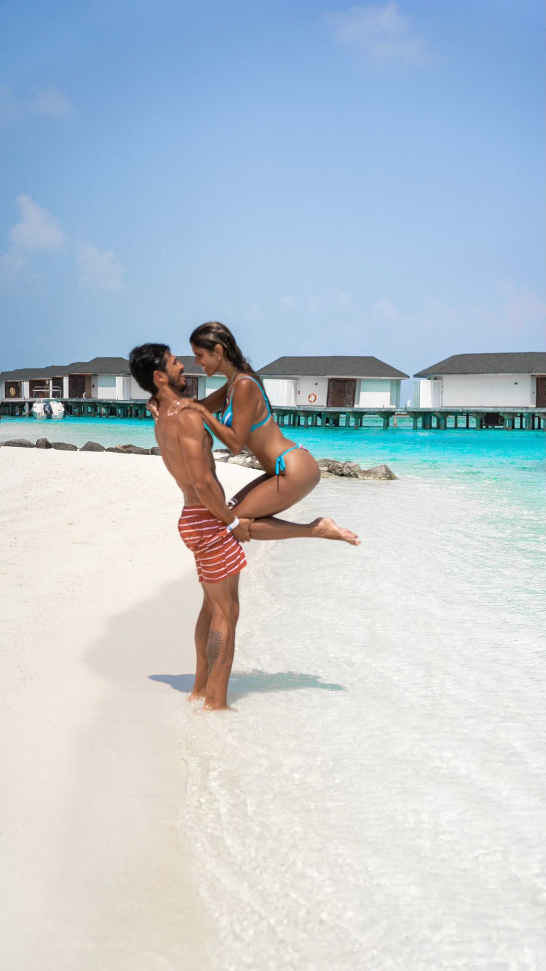 Jumping into the week like this 💦

Overwater bungalow goals 🥰

Tag someone you want to come here with 👇🏽

📍Cinnamon Dhonveli, Maldives 
@cinnamondhonvelimaldives 
.......................................

Toda semana devia começar com um mergulho desse, não acha? 💦

Que tal esse Bungalow? 😍

Marque alguém que você gostaria de trazer aqui 👇🏽

📍Cinnamon Dhonveli
@cinnamondhonvelimaldives