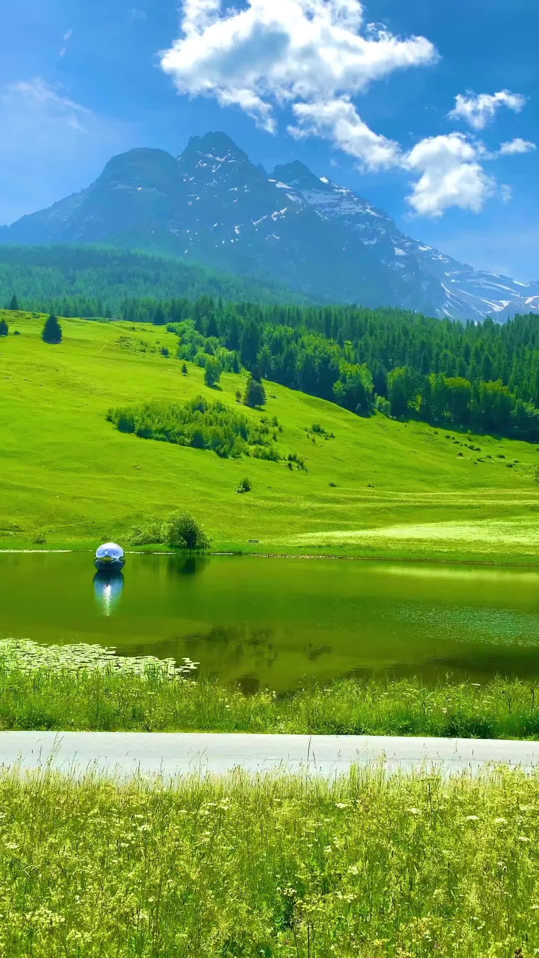 Taraspsee: Idyllic Alpen Lake in Graubünden, Switzerland