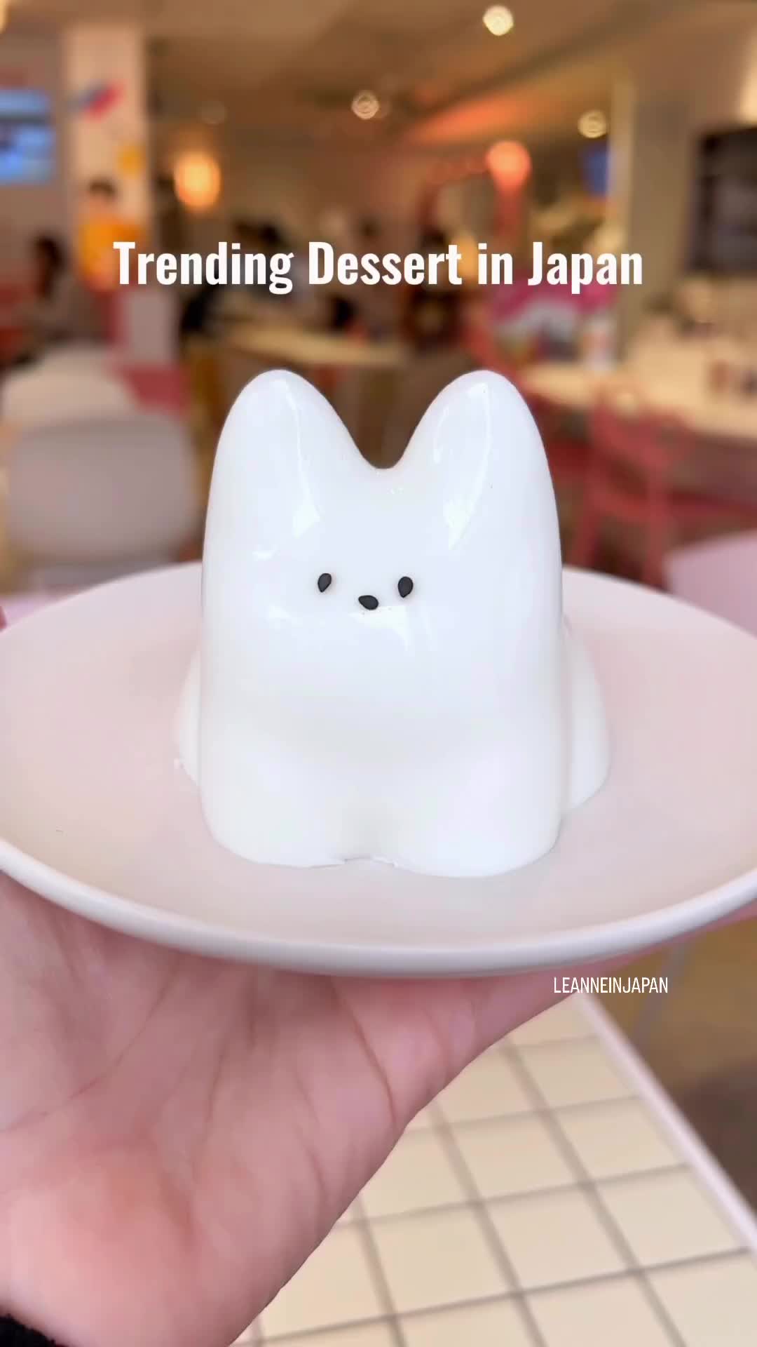 Jiggly Cat Pudding at NAMCHINI82 Cafe in Tokyo!