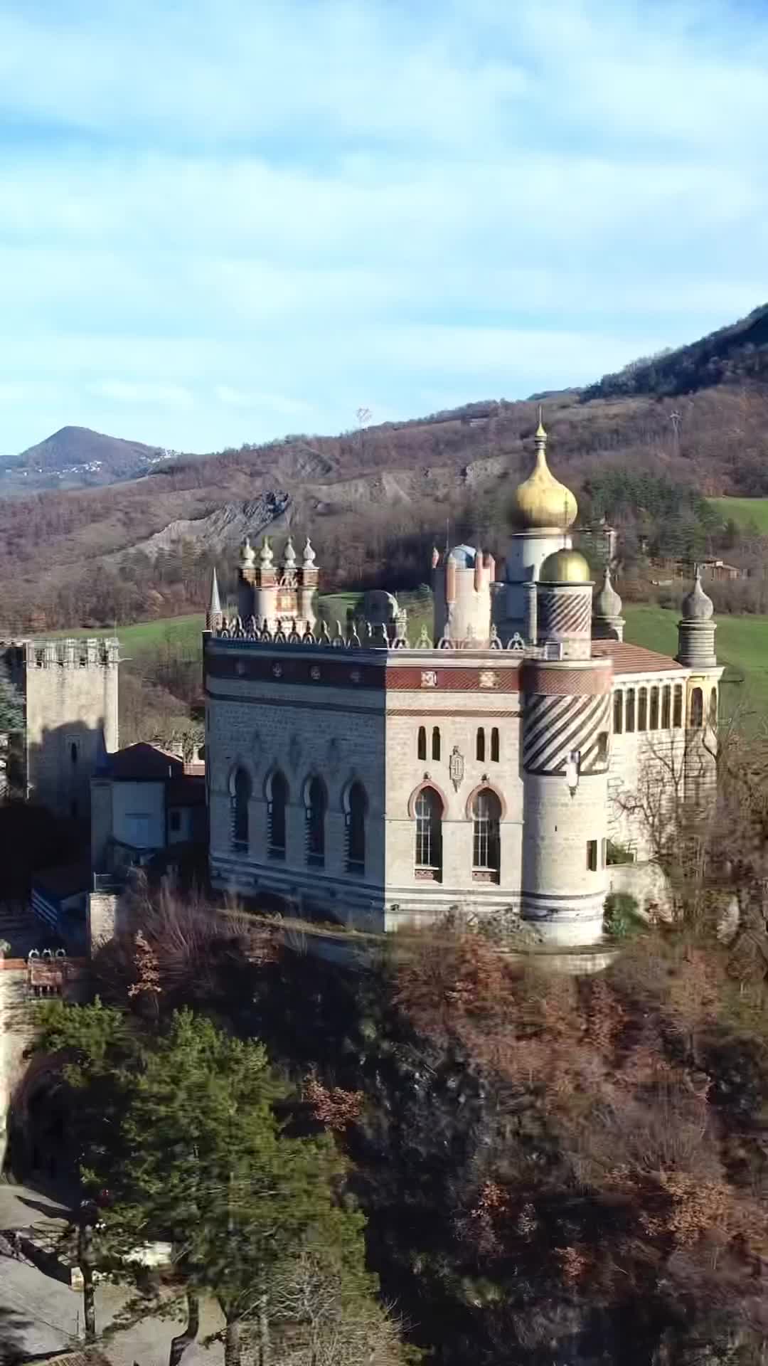 🏰 Castello di Rocchetta Mattei 🇮🇹 Bologna

🇮🇹 La Rocchetta Mattei Grizzana Morandi nella Valle del Reno, sull'Appennino tosco-emiliano, è un castello fiabesco unico nel suo genere per la combinazione di stili diversi e il labirinto di stanze interconnesse, cortili, passaggi, scalinate, archi, volte dipinte e torri.
La sua architettura è strettamente collegata con l'affascinate storia del Conte Cesare Mattei che scelse questo luogo con l'intento specifico di fare della sua fortezza la culla della pratica che prende il nome di elettromeopatia.

🇬🇧 The Rocchetta Mattei Grizzana Morandi in the Reno Valley, on the Tuscan-Emilian Apennines, is a unique fairytale castle for the combination of different styles and the labyrinth of interconnected rooms, courtyards, passages, stairways, arches, painted vaults and towers .
 His architecture is closely connected with the fascinating history of Count Cesare Mattei who chose this place with the specific intent of making his fortress the cradle of the practice that takes the name of electro homeopathy.

#italia #volgoitalia #igersitalia #don_in_italy  #ig_italy #ig_italia #ig_europa #europestyle_ #ilikeitaly #super_italy #iltrippovago #italiainunoscatto #italiasuperscatti #italiastyle20 #italyescapes #superitaly #italianplaces #instravel #hello_rooftops #bolognaitaly #architecture #ig_bologna #bellaitalia_travel #rocchettamattei #bologna #castelliditalia #visitbologna