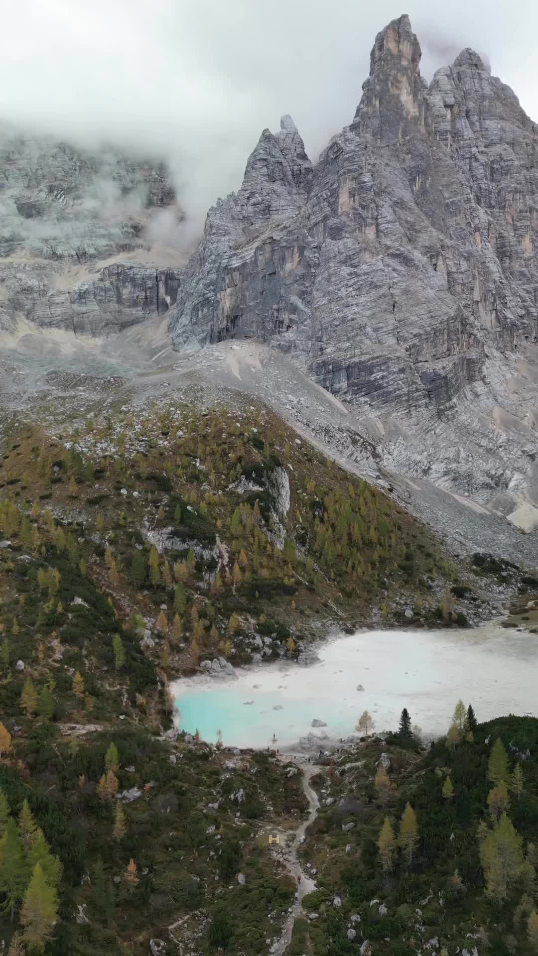 Discover the Enchanting Lago di Sorapis in Italy