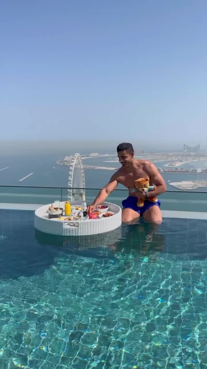 My best and favorite infinity ♾️ pool in Dubai 🇦🇪😍
.
أقوى وأحلى مسبح مفضل لي في دبي 😍
.
🏨 address beach resort hotel - فندق العنوان في جي بي آر 
.
.
#dubai#dxb