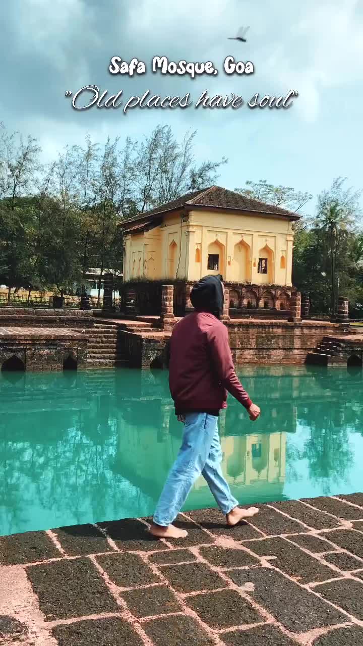 Safa Mosque, Goa🌴

Safa Shahouri Mosque is a mosque located at Ponda within Goa, India.
It is a sixteenth century Islamic Monument. 

📸 @traveller_td ❤️‍🔥

#goa #goadiaries #goabeach #whattodoingoa #goabridge #explore #explorepage✨ #exploregoa #india #hiddengoa #boi #bornoninstagram #