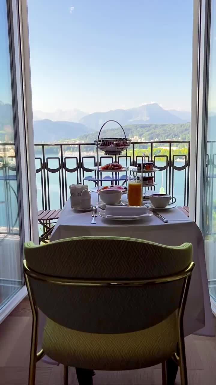 Breakfast with a View at Art Deco Hotel Montana