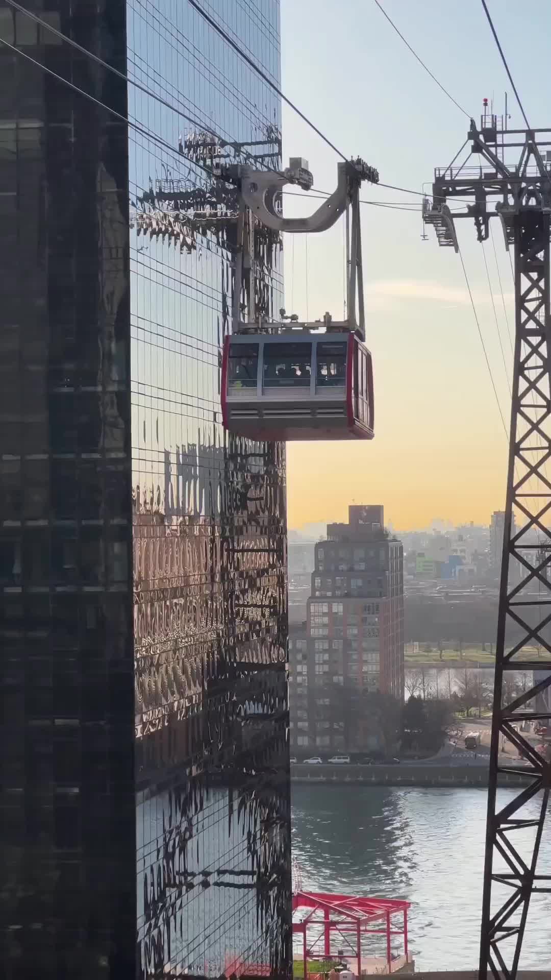 First Urban Tram in the US - Roosevelt Island Tramway