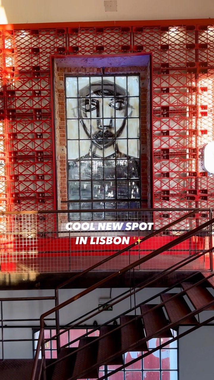 Cool new rooftop bar in Lisbon ✨in the LXfactory, located under the pillars of the Ponte 25 de Abril.  The @underthebridgelx ✨

Just perfect for watching the sunset while enjoying a few drinks 🍸, appetizers and music by a DJ 🎶 

We had the green apple sangria and some nachos, I couldn’t recommend more 👌

The perfect end to the afternoon in the best company @heinzlopes and @carlos_rochatravel ❤️

🇵🇹 Um novo rooftop bar em Lisboa ✨no LXfactory, localizado sob os pilares da Ponte 25 de Abril. O @underthebridgelx ✨

Perfeito para assistir ao pôr do sol acompanhado de alguns drinks 🍸, petiscos e música por um DJ 🎶 

Escolhemos a sangria de maçã verde e uns nachos, e não poderia recomendar mais 👌

O final de tarde perfeito na melhor companhia @heinzlopes é @carlos_rochatravel 

#roooftopbar #lisboa #bar #rooftop #portugal