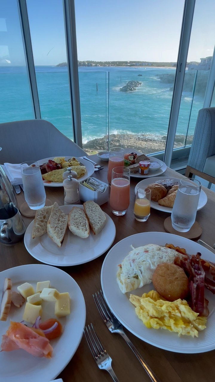 Everything you can eat with a view that can’t be beat!😍 @fsanguilla 🤗
•
#anguilla #anguillafood #caribbeanfood #alwayshungry #lovefood #cheatmeal #yumyumyum #yummm #yummylicious #yummyyummy #dessertporn #food #foodiesofinstagram #foodie #nomnomnom #foodstagram #noleftovers #foodlover #eeeeeats #eats #buzzfeast #foreverhungry #caribbeancooking #bestfood #tastyfood #eatingfortheinsta #fourseasons