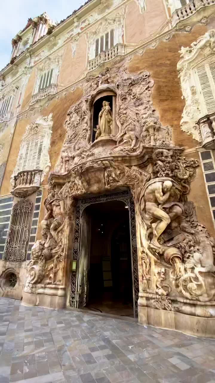 📍El Palacio del Marqués de Dos Aguas, Valencia (Spain)🤗 espectacular edificio del s.XVIII, se encuentra en el centro histórico de Valencia de estilo barroco, es inconfundible su impresionante puerta de alabastro 😲

Actualmente alberga el Museo de la Cerámica🏺 

València enamora ♥️.

#valencia #valenciaspain #palacio #palace #marquesdedosaguas #españa #españa🇪🇸 #espana #earthpix #barroco #arquitectura #beautiful #magnifique #arte #art #marmol #marble #marbre #escultura #esculpture #diseño #artphotography #museum #museo #valenciaespaña #valenciagram #valencialovers #europe #europetravel #discoverearth