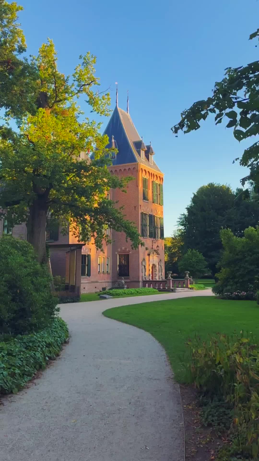 Explore Keukenhof Castle in Lisse, Netherlands