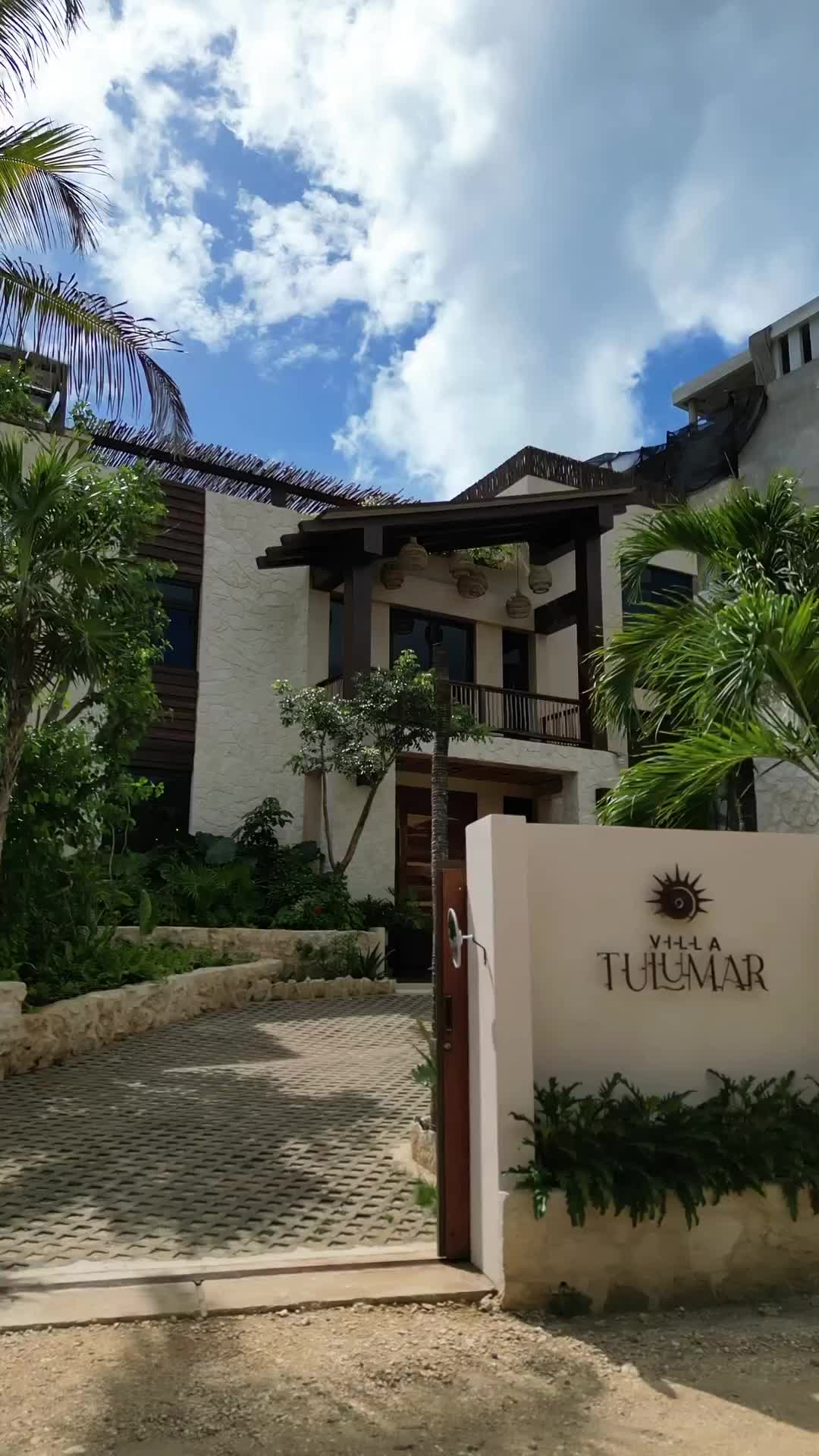 Experience the dream at @villatulumar , where the azure Caribbean Sea becomes your backyard, and luxury accompanies you every day. 🌊 

📍 @villatulumar , Tulum, Quintana Roo, Mexico 

#tulum #quintanaroo #luxuryvillas #luxurylifestyle #luxury #luxuryvilla #luxurytravel #uniquehotels #glorioushotels #topworldhotel #villatulumar #discovertulum #visittulum #hotelsandresorts #rivieramaya #tulumbeach #carribeanlife