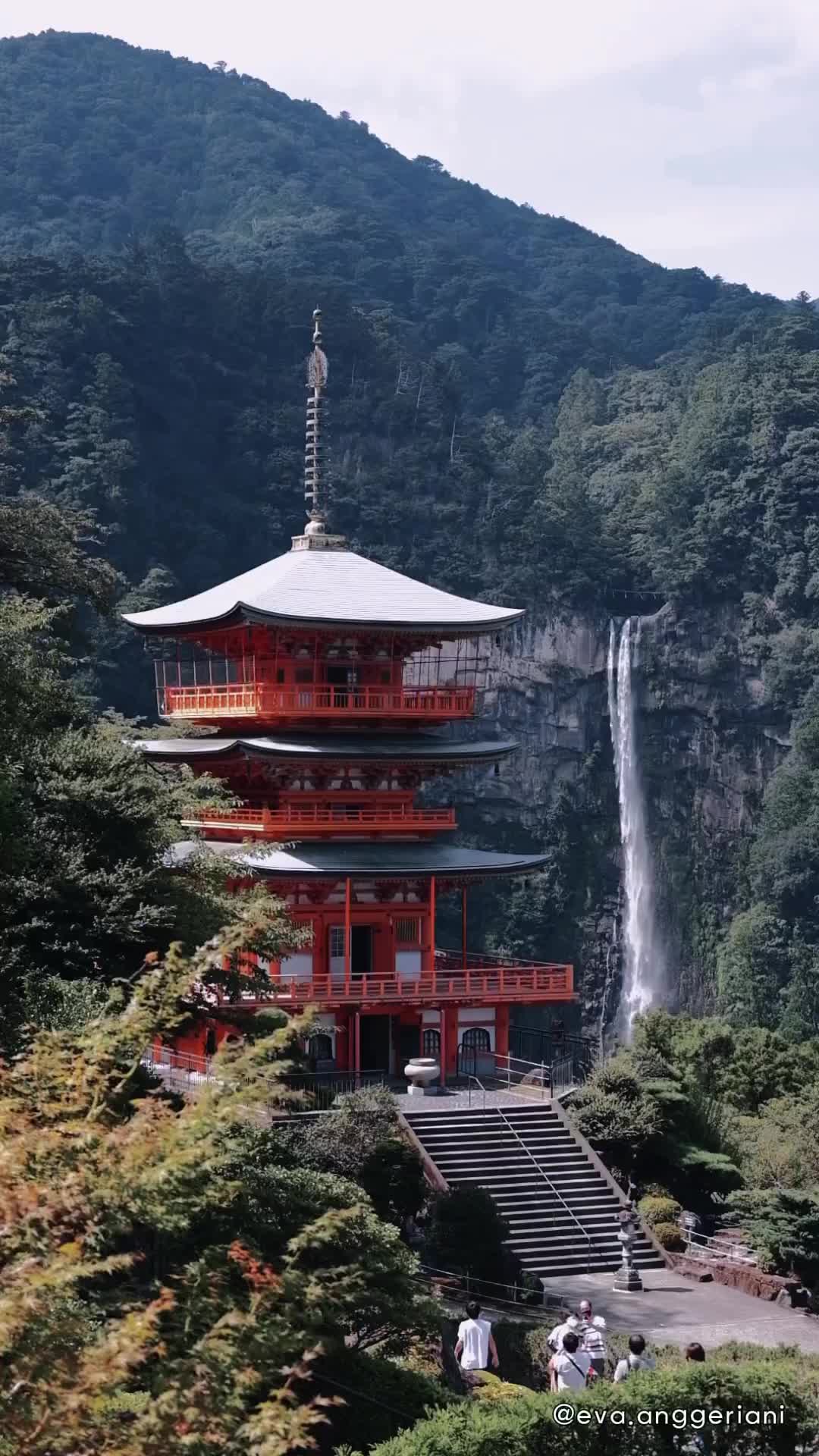 Wonderful view of Nachi falls & Seiganto-ji, Wakayama 🇯🇵📍
There are lot of wonderful places in Japan, this is absolutely one of my favorites 🤍
It’s actually quite far from the city, but still worth it!