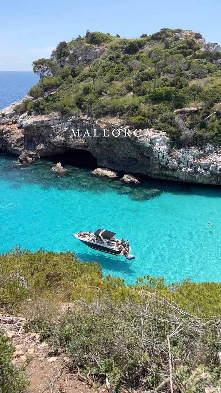 Just Mallorca vibes 🏝️🐐🪼📍👇🏼

👣 Leave nothing but footprints 

📍 Caló des Moro - One of the most clear blue water ever to be seen, has a twin cove that is all that mediterranean vibe (you can find it in my feed) 

Tip: Get here early as this place is REALLY popular, enjoy the views and absorb the best of mediterranean maybe catch a swim. Then I’d move onto either Cala Llombards/Es Trenc/Mondrago that’s nearby.(You find it in my feed)

📍 Palma de Mallorca - The ”Capital” of Mallorca, this is just a must visit to just stroll around the old town of Palma, have a look at all the fascinating architecture and catch good food.

📍 Cala Llombards - My favorite place to be in Mallorca. 

📍 Banyalbufar - One of the most picturesque villages found in Mallorca which also has a unique cala connected to it.

🐐 GOAT(Greatest of all time) island 

📍Torrent de Pareis - A must visit location you will never forget.

🐬 ALSO… Please be kind and don’t litter! And don’t forget to save this reel for your next trip & feel free to follow for more beautiful locations 

🎥 Every reel I create with clips is a template for you to use and fill the frames with to create your own awesome reel! 

#mallorca #mallorcaisland #mallorcagram #illesbalears #baleares #findyourspain #mediterranean #spain #majorca #mallorcareels #travel #summervibes