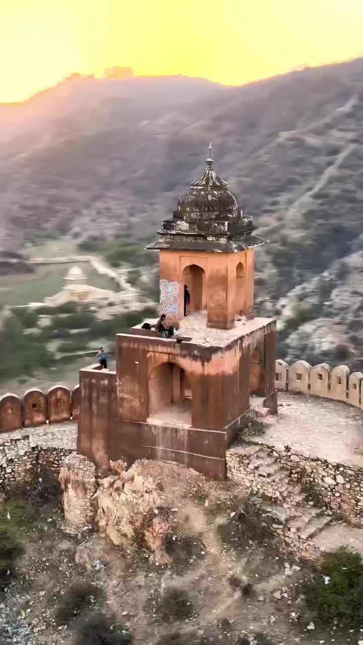 Running Over Amer Fort Walls in Jaipur 🏃‍♀️