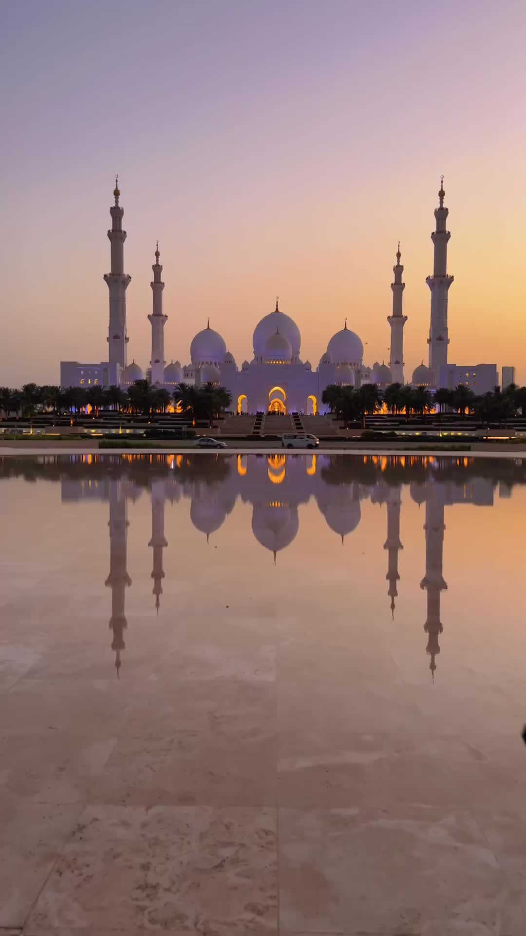 Stunning Sheikh Zayed Grand Mosque in Abu Dhabi